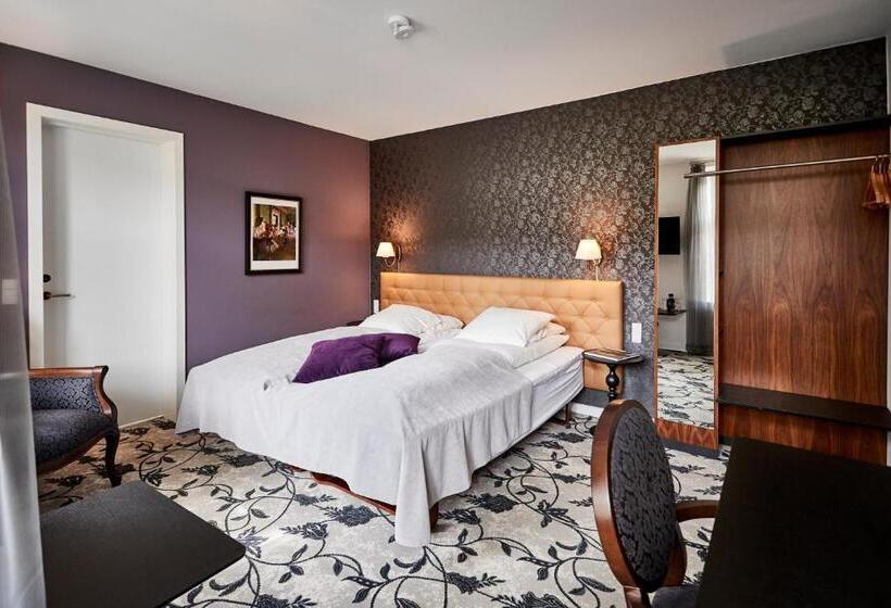 标准间, Gl Skovridergaard