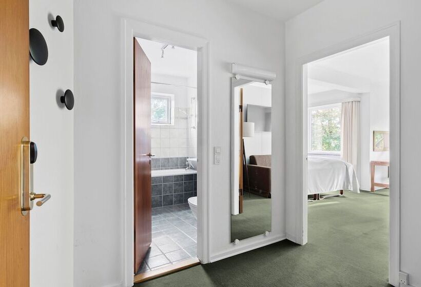 标准间, Gl Skovridergaard