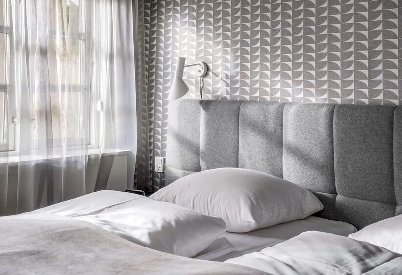 标准间, Gl Skovridergaard