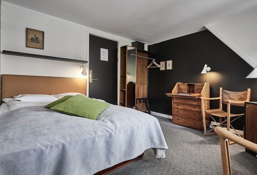 标准单人间, Gl Skovridergaard