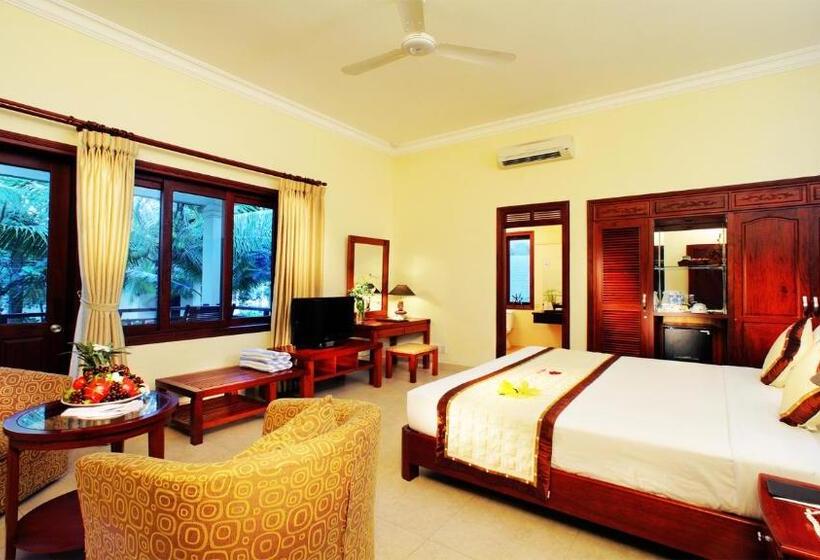 اتاق لوکس با چشمانداز دریا, Golden Coast Resort & Spa