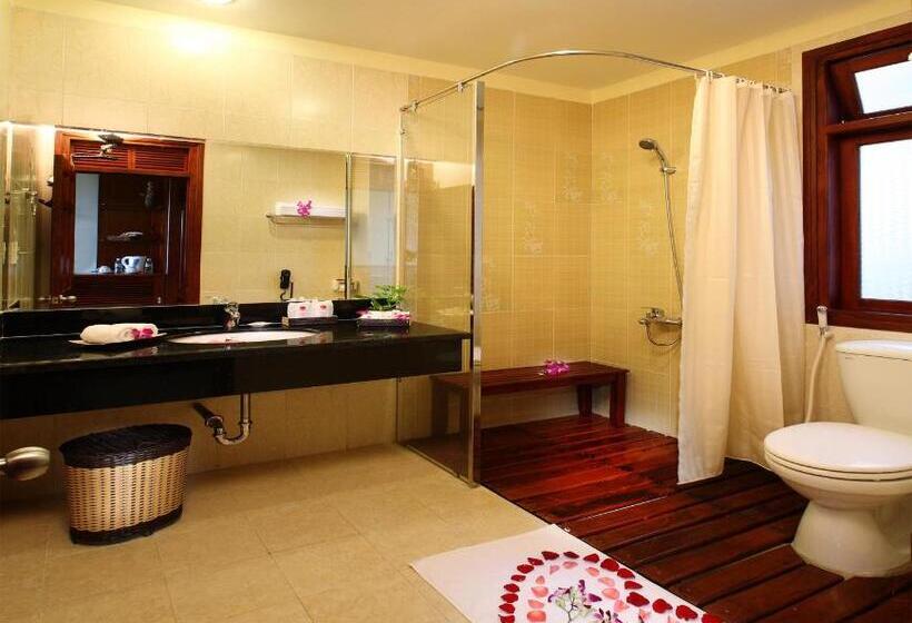 بانگلوی استاندارد, Golden Coast Resort & Spa