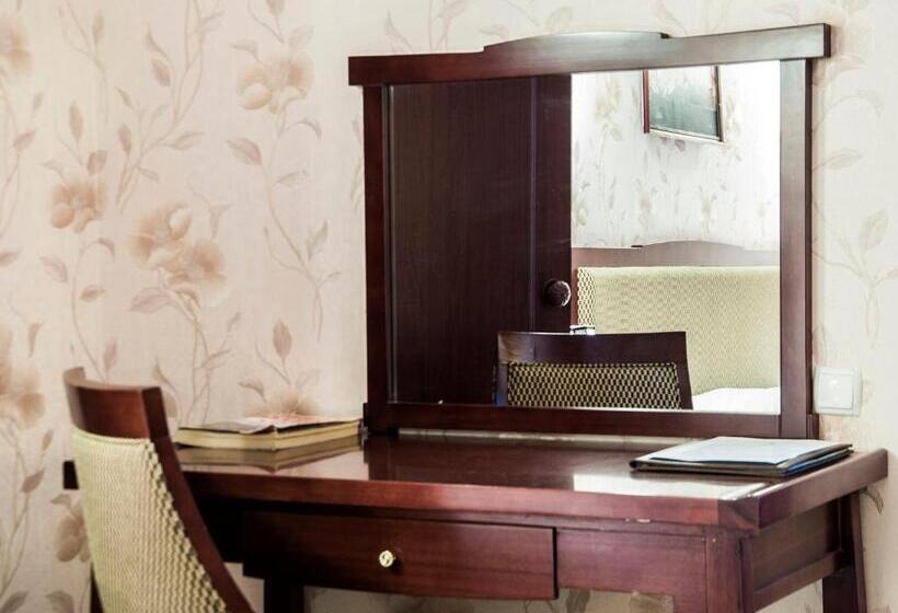 Suite, Golden Valley