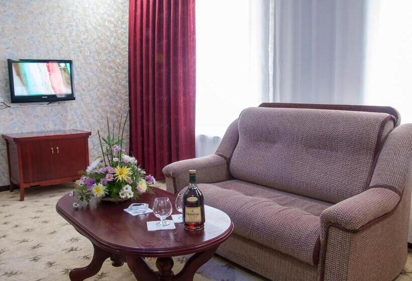 Suite, Golden Valley