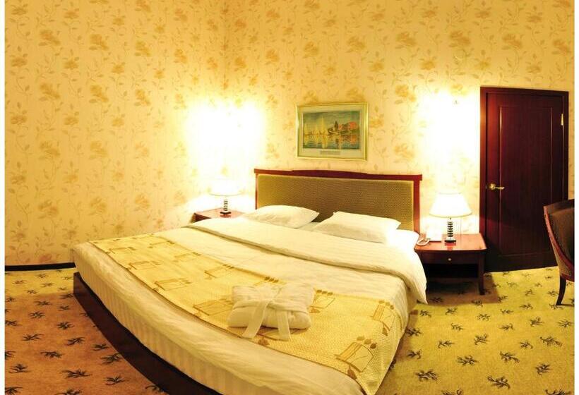 Suite, Golden Valley