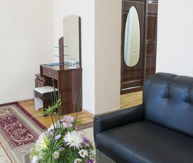 Suite, Golden Valley