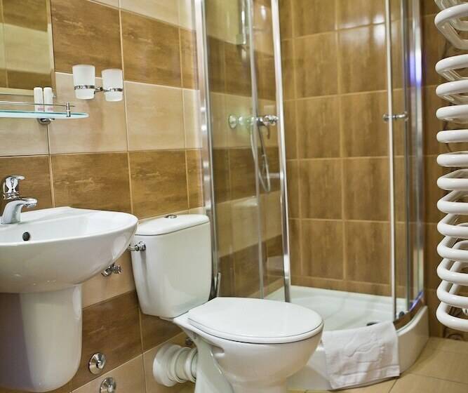 غرفة قياسية ثلاثية, Helan Family & Spa