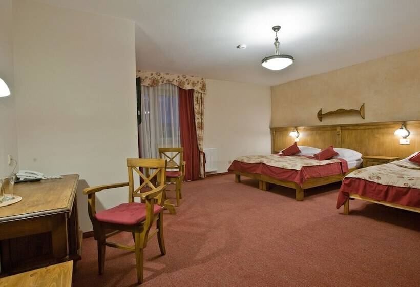 غرفة قياسية ثلاثية, Helan Family & Spa