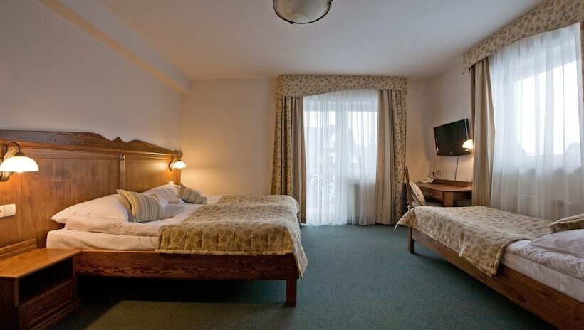 غرفة قياسية ثلاثية, Helan Family & Spa