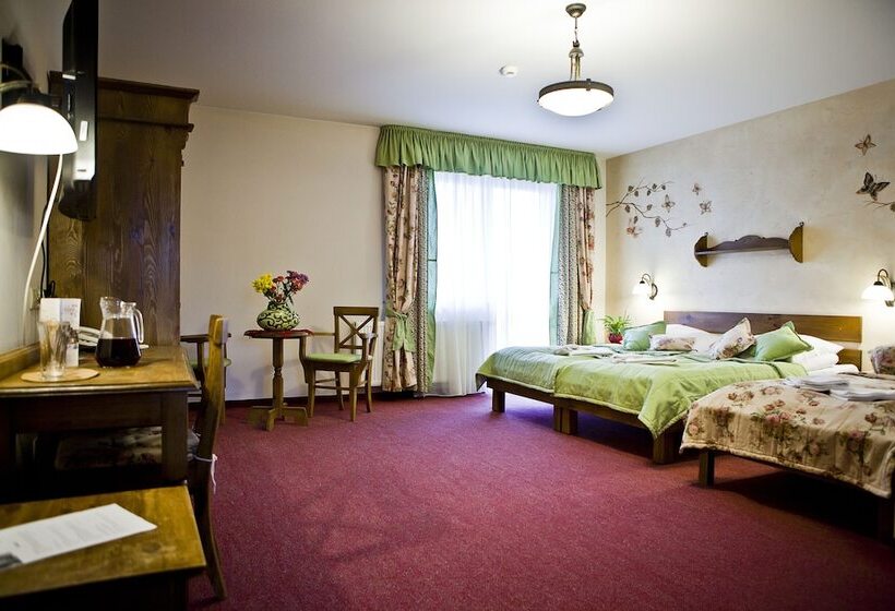 غرفة قياسية ثلاثية, Helan Family & Spa