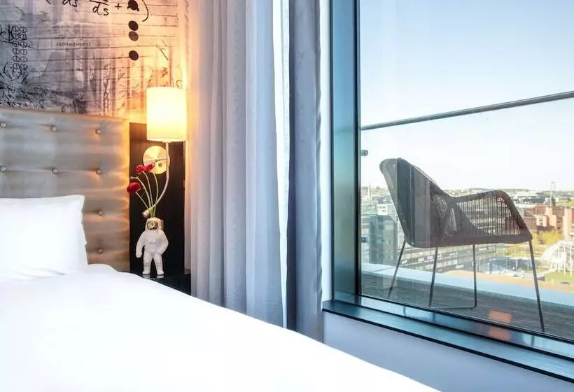 سوییت جونیور با بالکن, Radisson Blu Riverside
