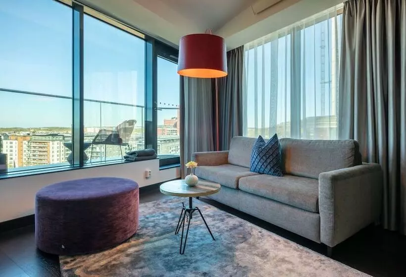سوییت جونیور با بالکن, Radisson Blu Riverside