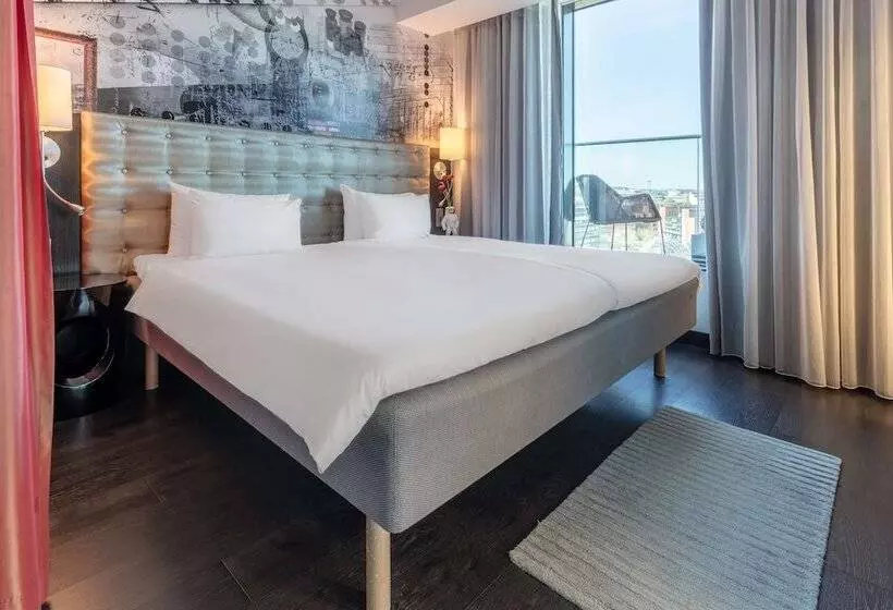 سوییت جونیور با بالکن, Radisson Blu Riverside