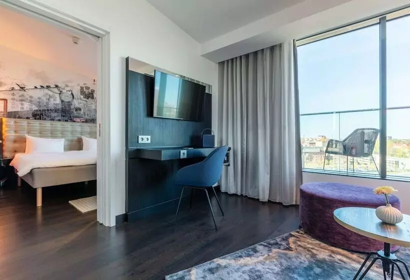 سوییت جونیور با بالکن, Radisson Blu Riverside