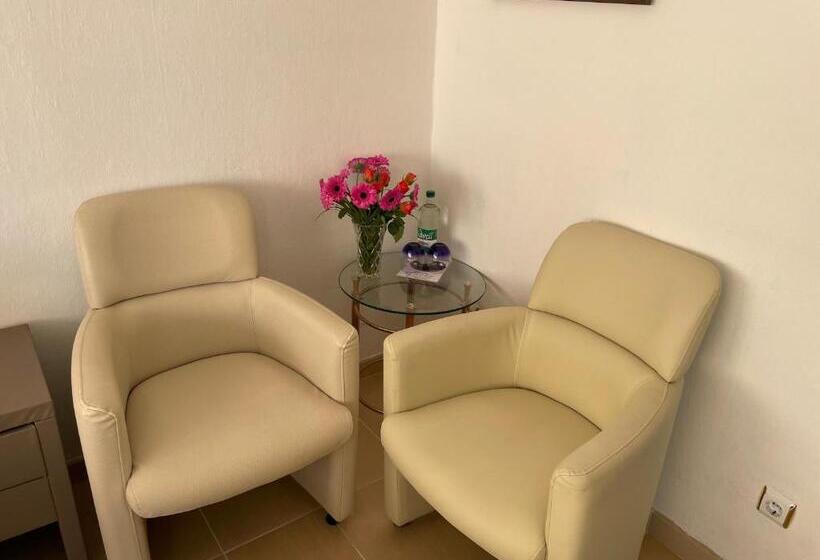 חדר סטנדרט, Royal