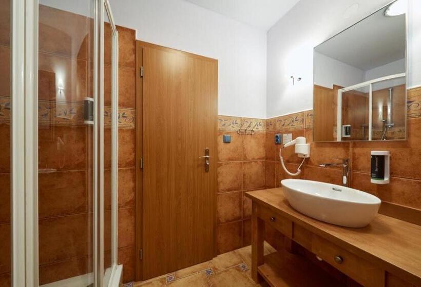 Standard Szoba, U Kata