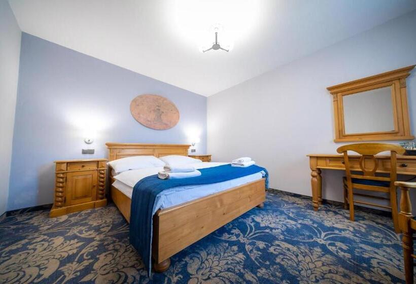 Standard Szoba, U Kata