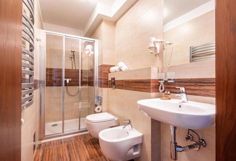 اتاق لوکس, Willa Pod Skocznią