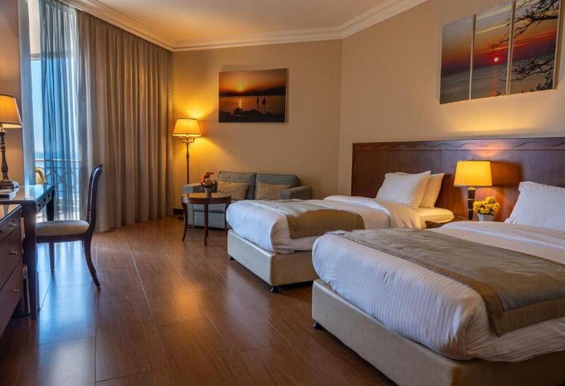 اتاق لوکس, Jiyeh Marina Resort Hotel & Chalets