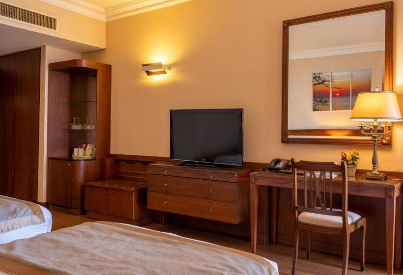 اتاق لوکس, Jiyeh Marina Resort Hotel & Chalets