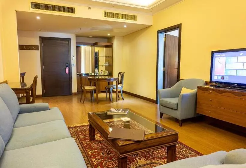 سوئیت با چشم‌انداز, Jiyeh Marina Resort Hotel & Chalets