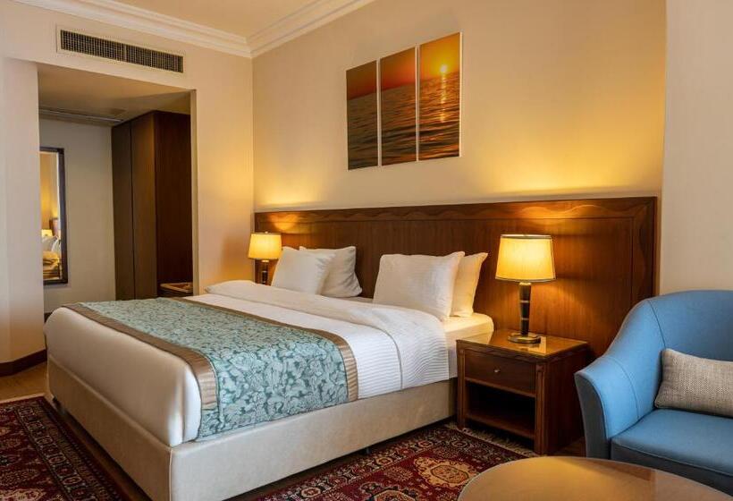 سوئیت با چشم‌انداز, Jiyeh Marina Resort Hotel & Chalets