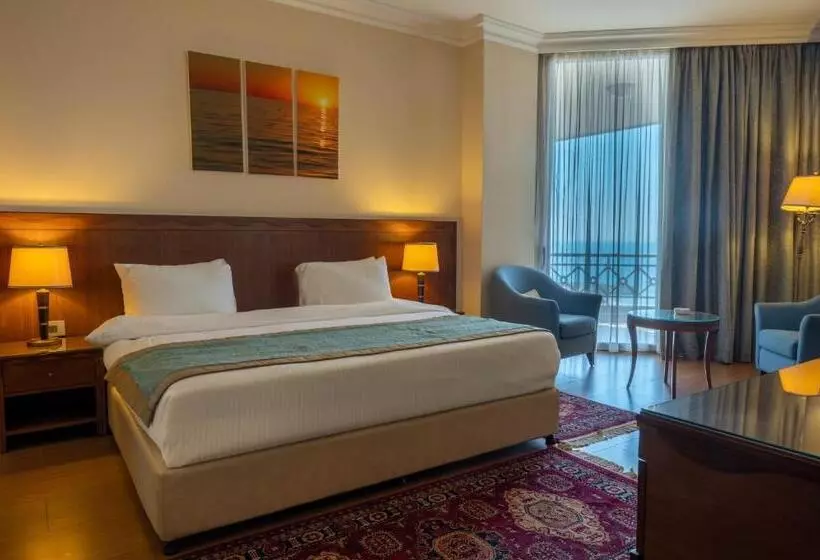 سوئیت با چشم‌انداز, Jiyeh Marina Resort Hotel & Chalets