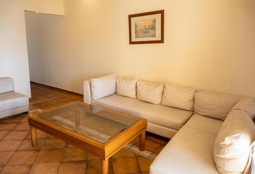 کلبه ییلاقی, Jiyeh Marina Resort Hotel & Chalets