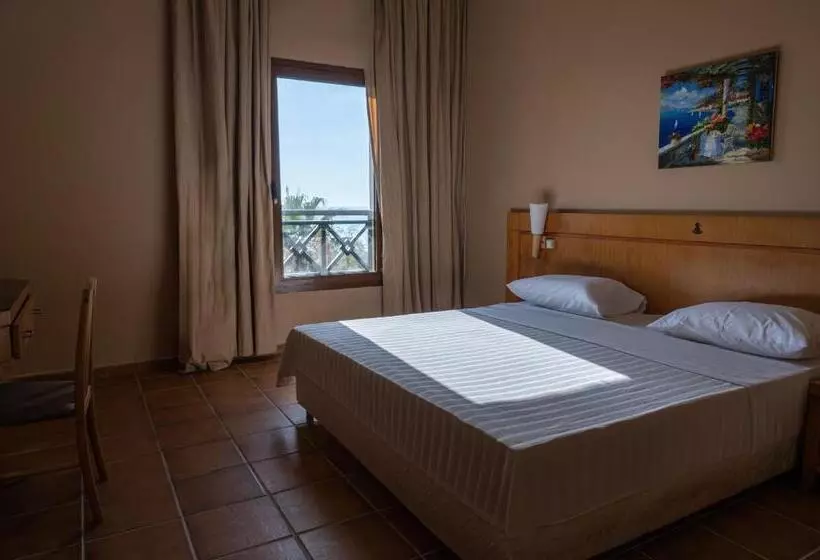 کلبه ییلاقی, Jiyeh Marina Resort Hotel & Chalets