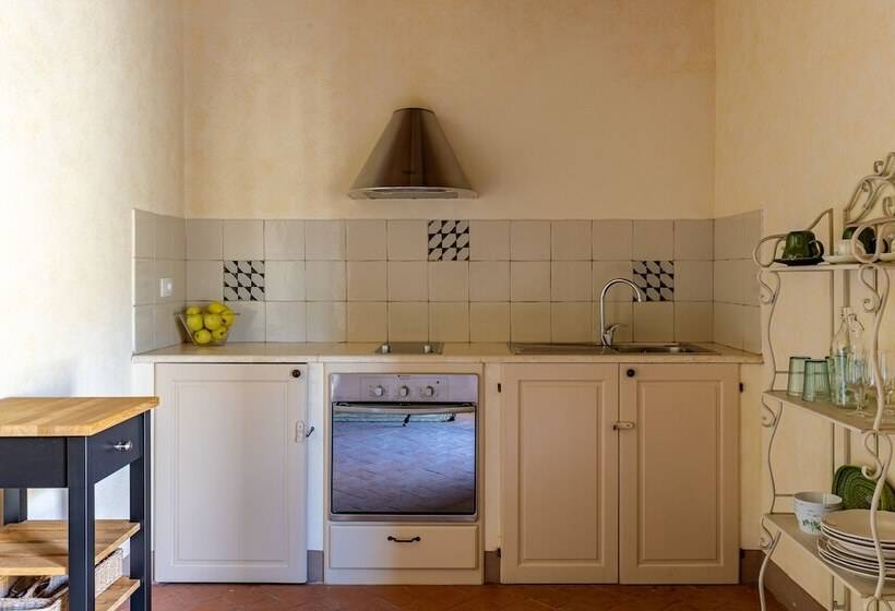 شقة غرفة واحدة, Le Ragnaie