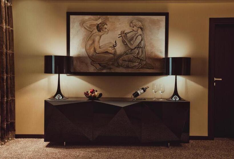 سوئیت پرزیدنت, Mirotel Resort And Spa