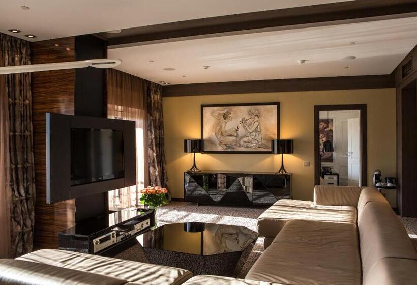 سوئیت پرزیدنت, Mirotel Resort And Spa