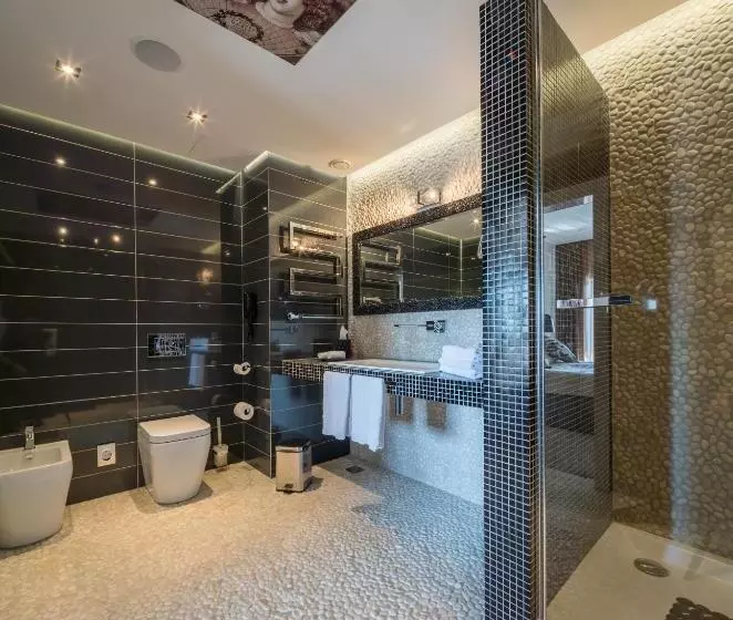 سوئیت پرزیدنت, Mirotel Resort And Spa