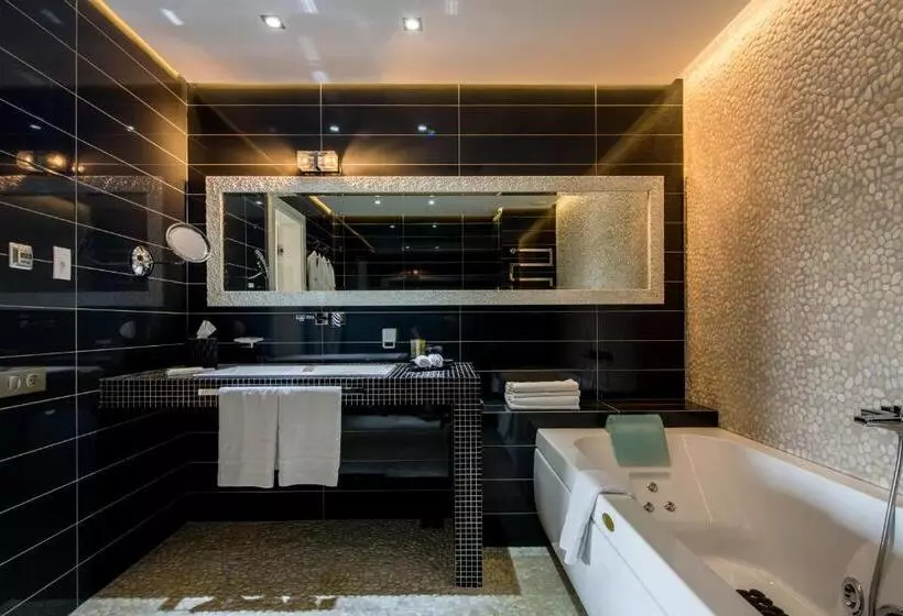 سوئیت پرزیدنت, Mirotel Resort And Spa