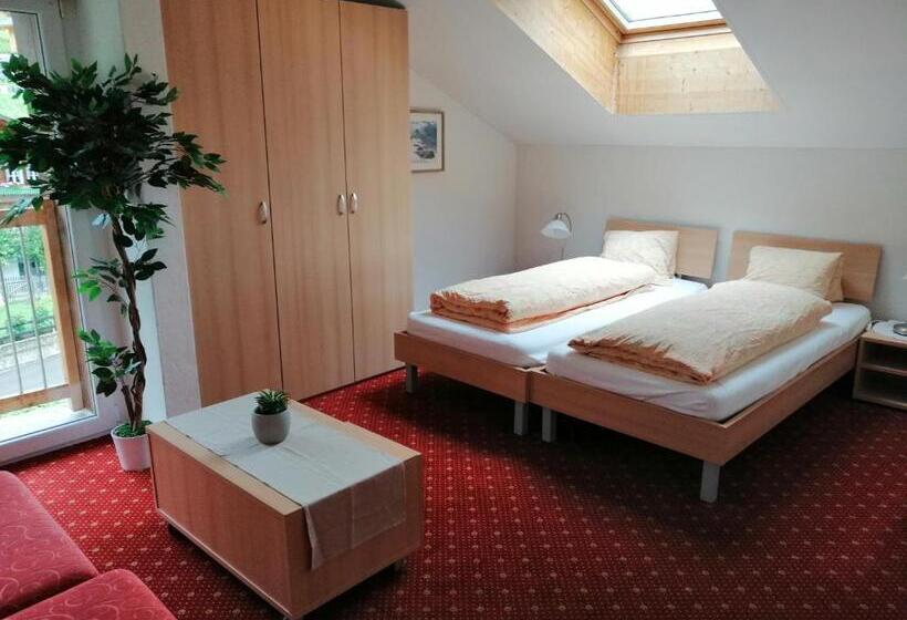 آپارتمان 3 خوابه, Residence