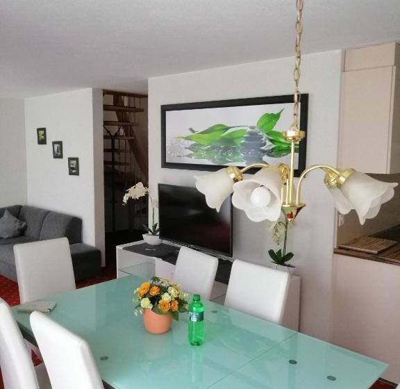 آپارتمان 3 خوابه, Residence