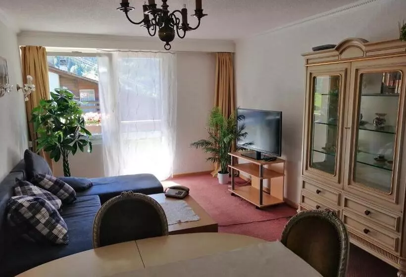 Standard Studio, Residence