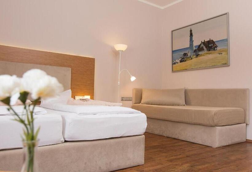 Номер Стандарт Трехместный, T3 Hotel Cityloft