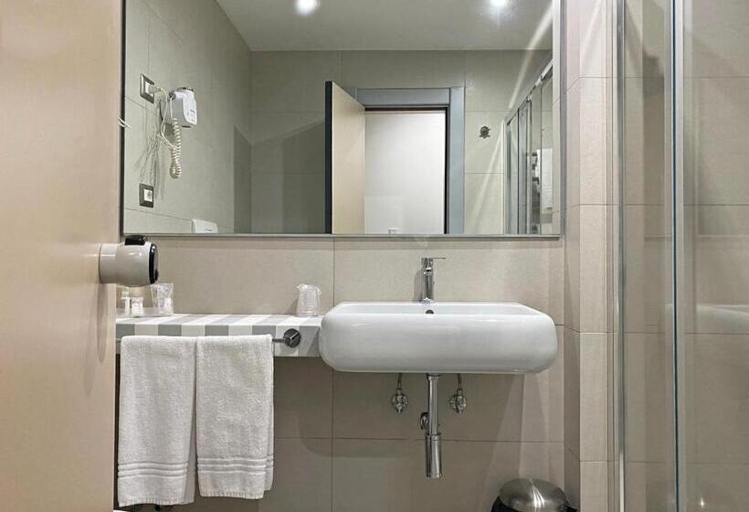 اتاق کلاسیک سه تخته, Viva Hotel Avellino