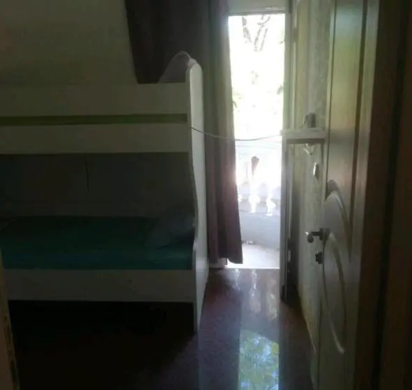 اتاق استاندارد چهارنفره با سرویس بهداشتی مشترک, Stars Aspava Blue Hostel