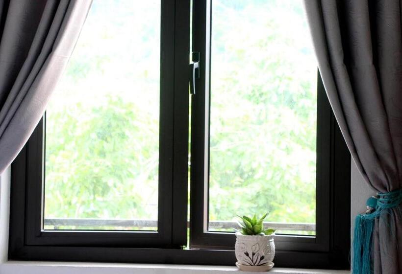 اتاق لوکس با بالکن, Loren Homestay