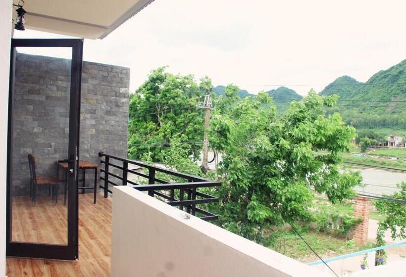 اتاق لوکس با بالکن, Loren Homestay