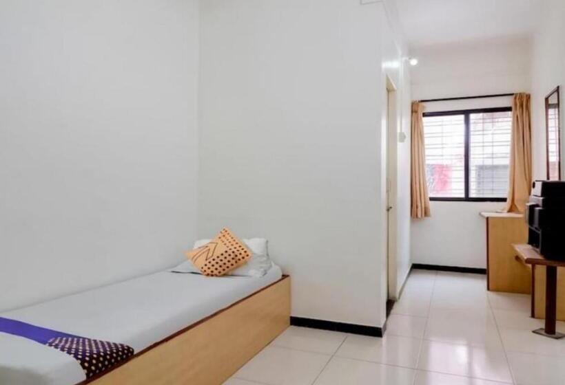 חדר דלוקס לשלושה, Rahi