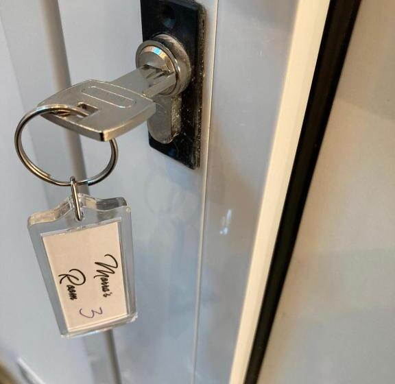 اتاق لوکس, Morra S Room