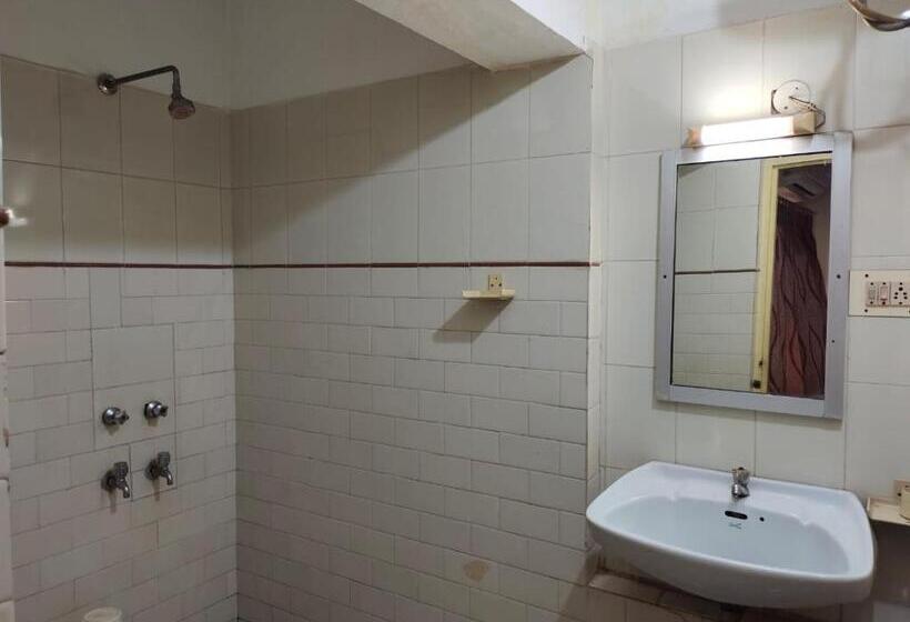 اتاق لوکس, Geetha International