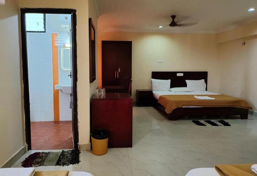 اتاق سوپریور, Geetha International