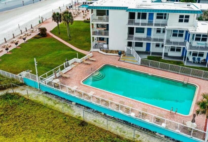 דירה בת חדר שינה 1 עם מרפסת, Oceanfront Escape With Balcony And Heated Salt Water Pool Sleeps 4