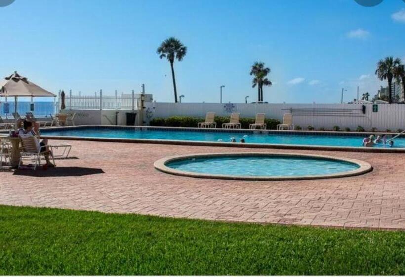 דירה בת חדר שינה 1 עם מרפסת, Oceanfront Escape With Balcony And Heated Salt Water Pool Sleeps 4