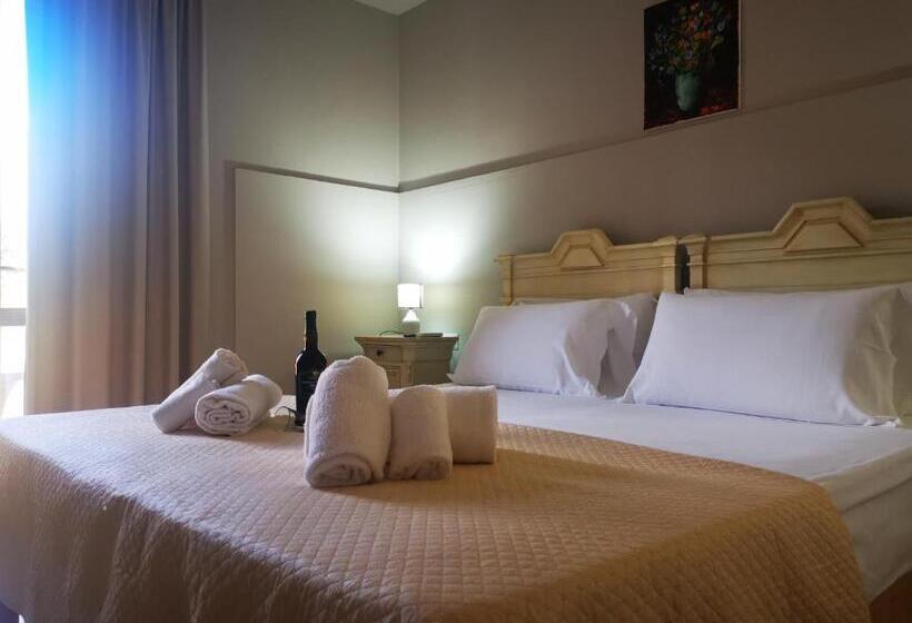 اتاق لوکس با چشم‌انداز باغ, Kite Hub Lo Stagnone