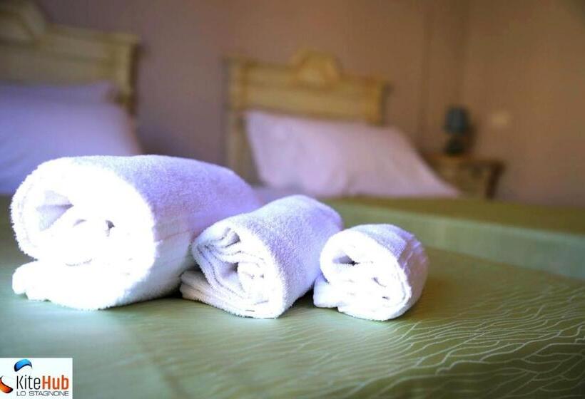 اتاق لوکس با چشم‌انداز باغ, Kite Hub Lo Stagnone
